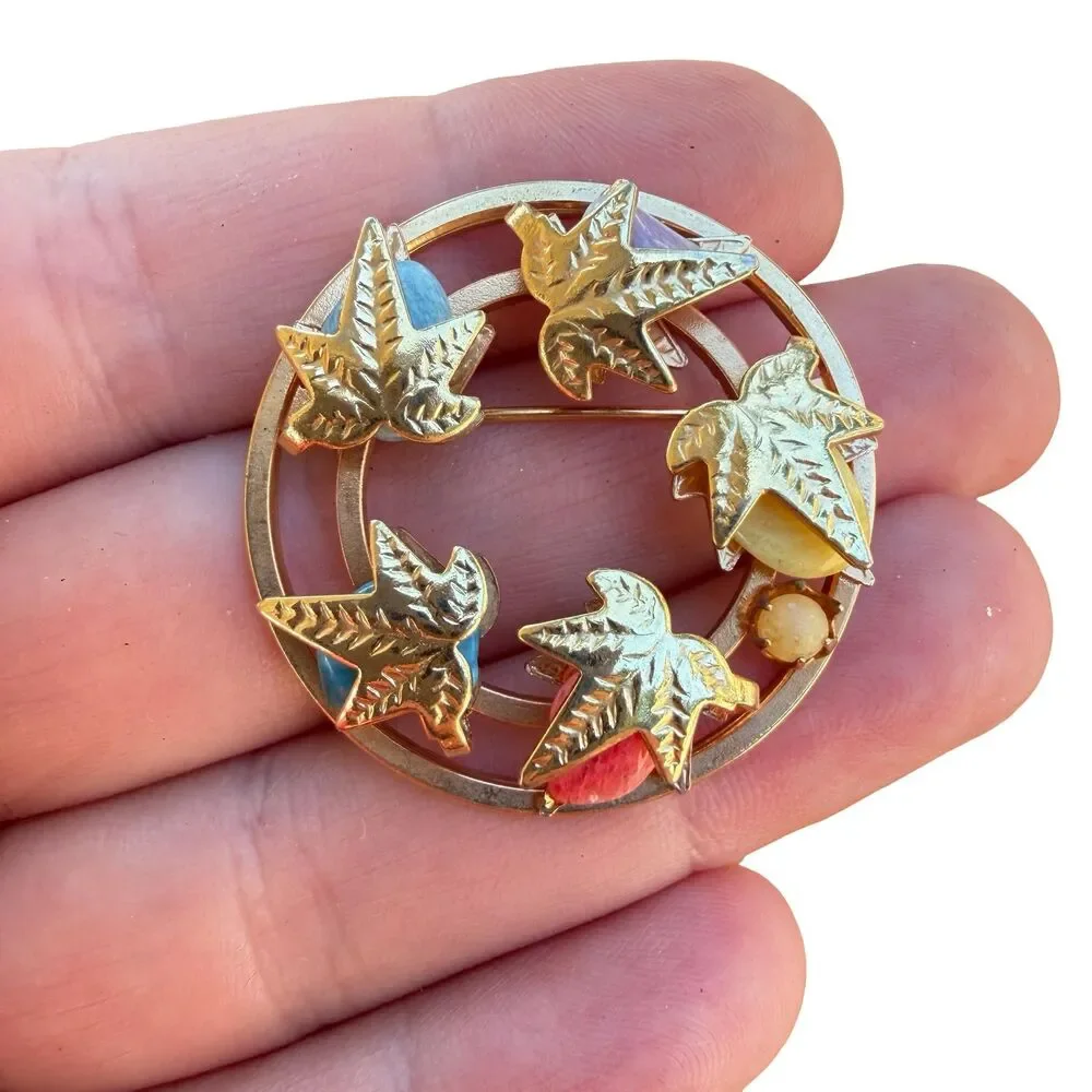 Vintage Sarah Coventry Semi-Precious Pin Brooch: Gold Tone Leaves, Pearl, and St